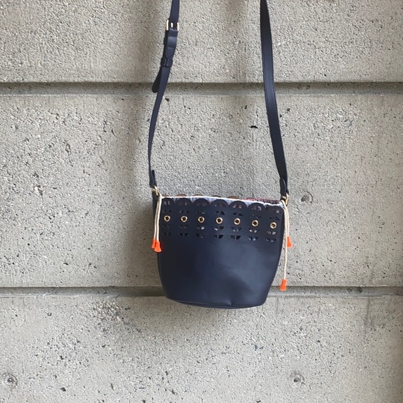 Stella & Dot Bucket Bag with removable pouch liner - Picture 4 of 16